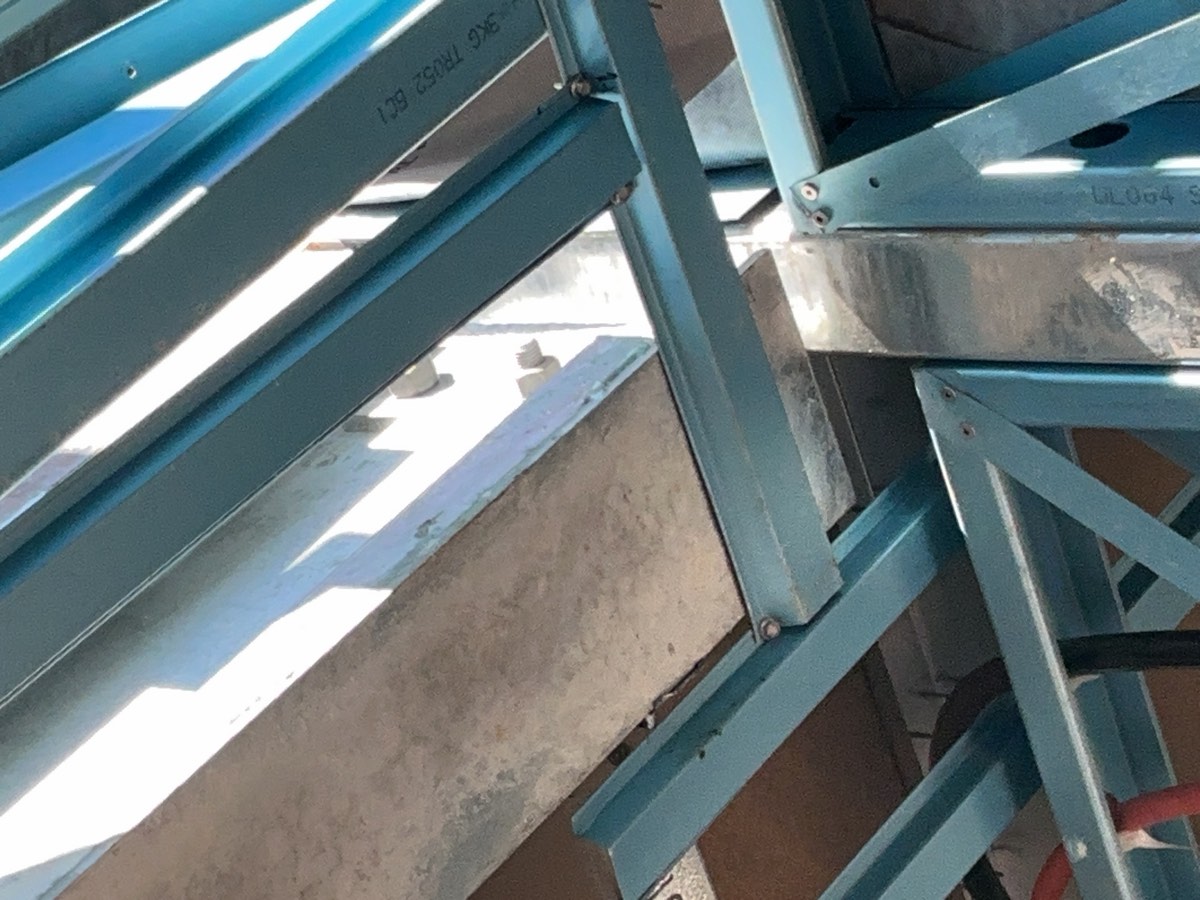 Washers missing at a connection, Leppington